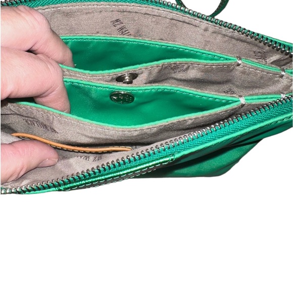 MZ WALLACE 💚 Emerald Green Zipper  Crossbody, Straps, Silver Hardware - Picture 6 of 7